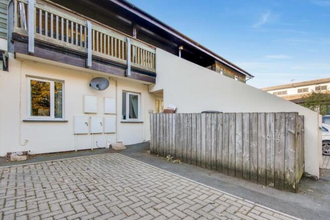2 bed property, in Aspen Grove, £130,000