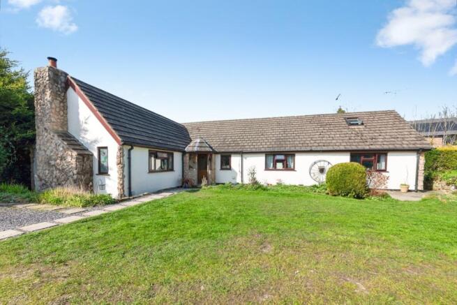 5 bed property, in Alltami Road, £599,000