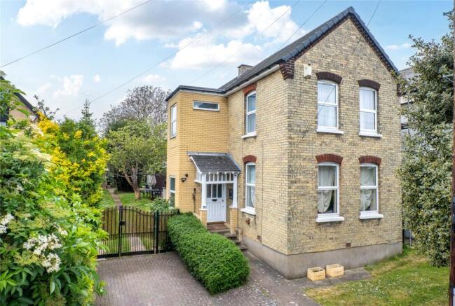 3 bed property, in Mount Road, £575,000