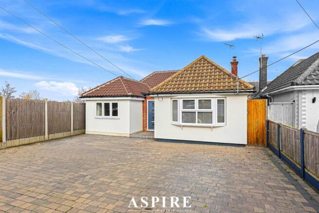 4 bed property, in Philbrick Crescent, £475,000