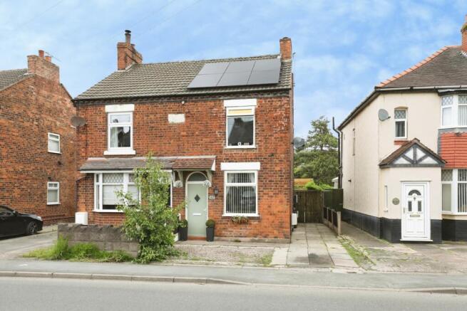 2 bed property, in Remer Street, £180,000