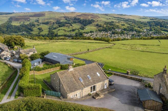 5 bed property, in Parkin Lane, £825,000