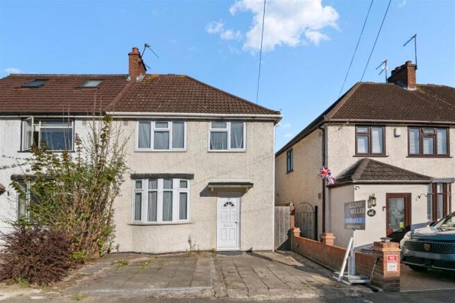 3 bed property, in York Avenue, £528,000