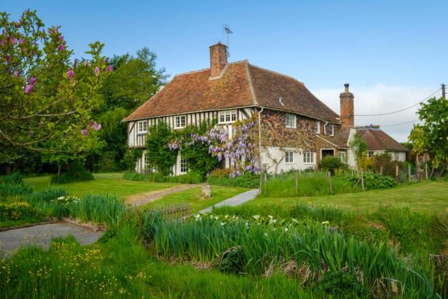 4 bed property, in Luddenham, £1,350,000