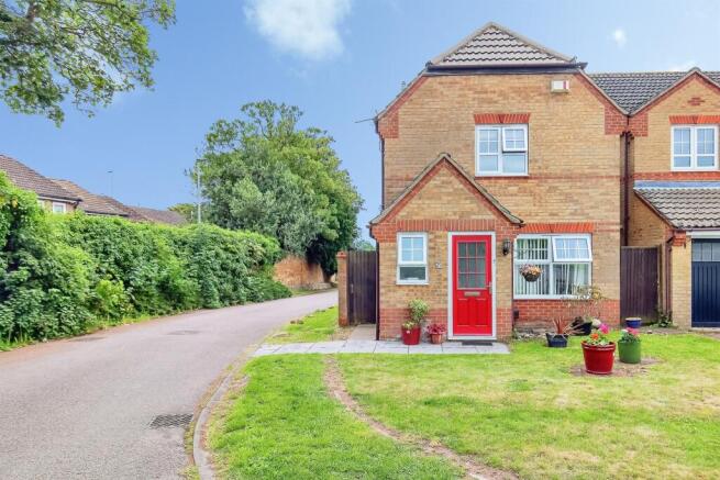 3 bed property, in Knights Close, £375,000