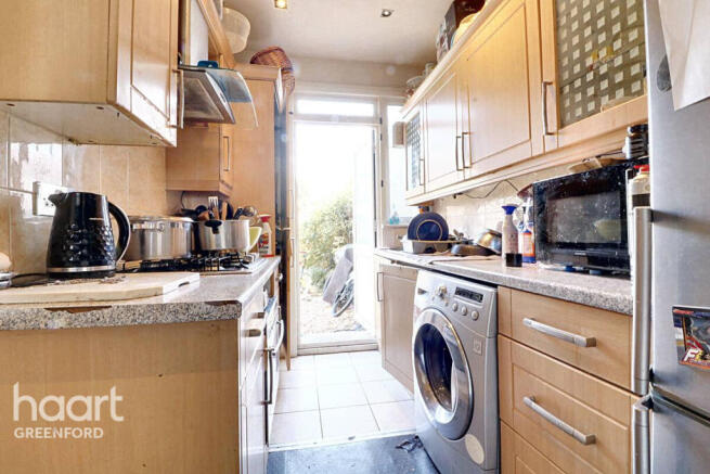 3 bed property, in Windermere Road, £190,000