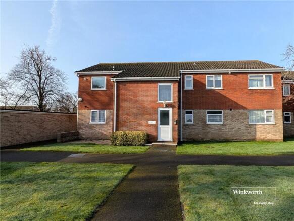 2 bed property, in The Lawns, £200,000