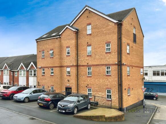 1 bed property, in St. Andrews Square, £45,000