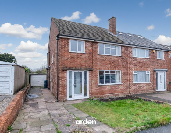 3 bed property, in Nuthurst Road, £275,000