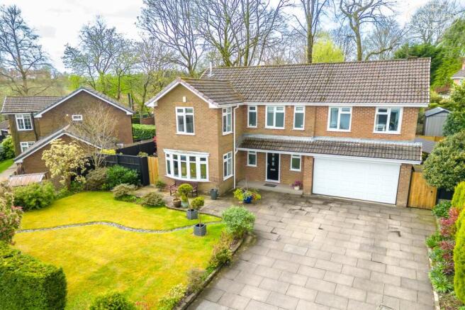 5 bed property, in Bessybrook Close, £715,000