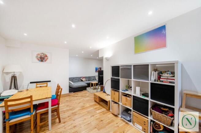 2 bed property, in Scarbrook Road, £295,000