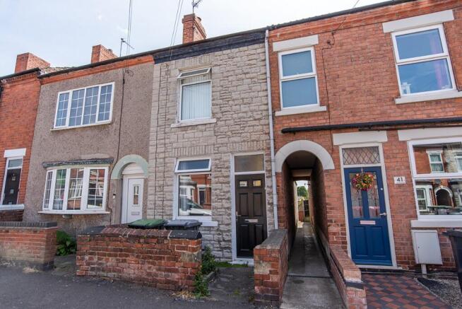 3 bed property, in Queens Road North, £140,000