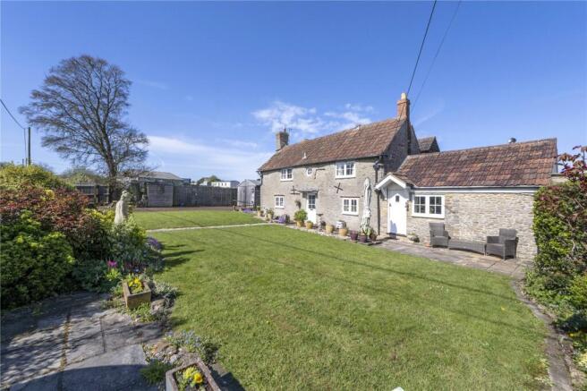 4 bed property, in Cabbage Lane, £695,000