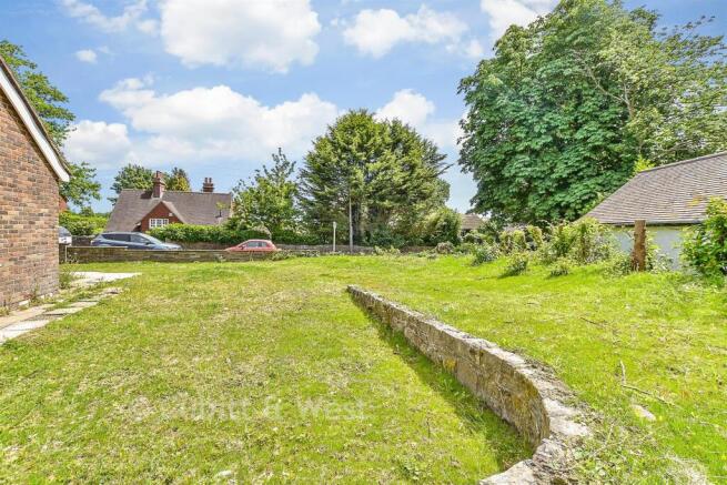 4 bed property, in Green Lane, £500,000