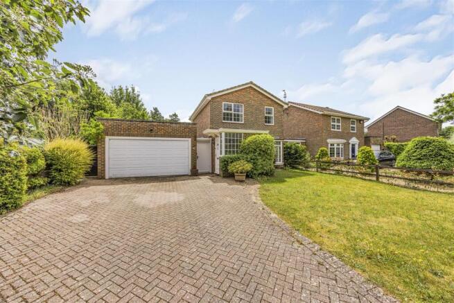 3 bed property, in Harberton Crescent, £700,000