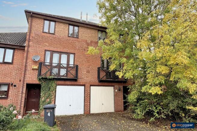 3 bed property, in Kenilworth Drive, £199,950