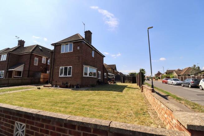 3 bed property, in Simpson Road, £325,000