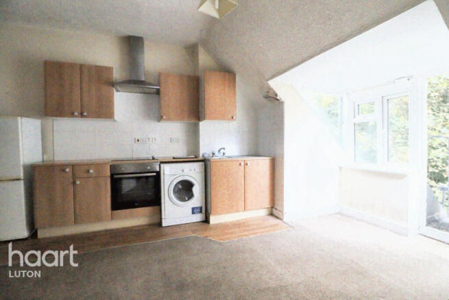 1 bed property, in Ashburnham Road, £65,000