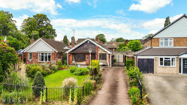 2 bed property, in High Street, £325,000
