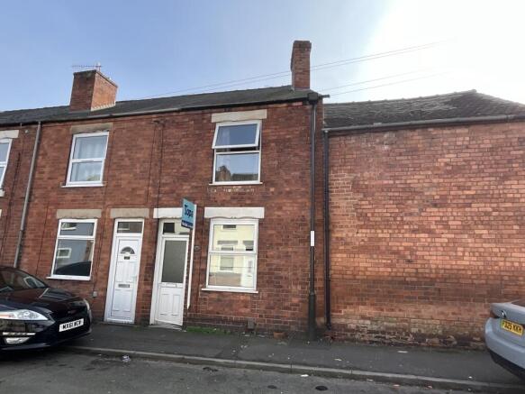 2 bed property, in Mill Street, £100,000