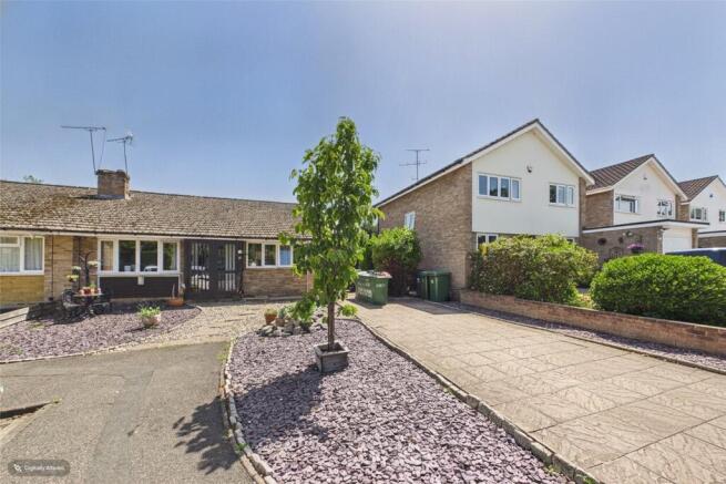 3 bed property, in Lightwater, £525,000