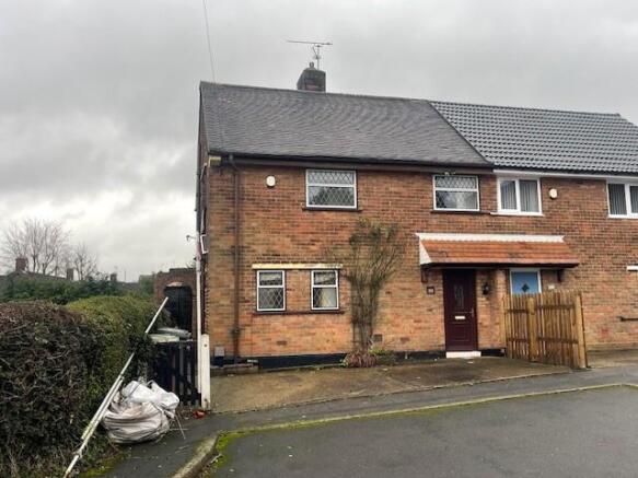 3 bed property, in Recreation Road, £120,000