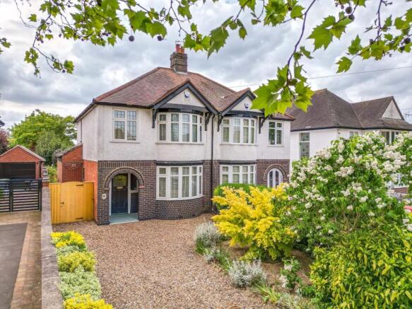 3 bed property, in Hinckley Road, £325,000