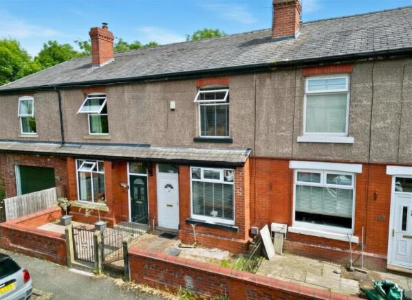 2 bed property, in Brooks Avenue, £200,000