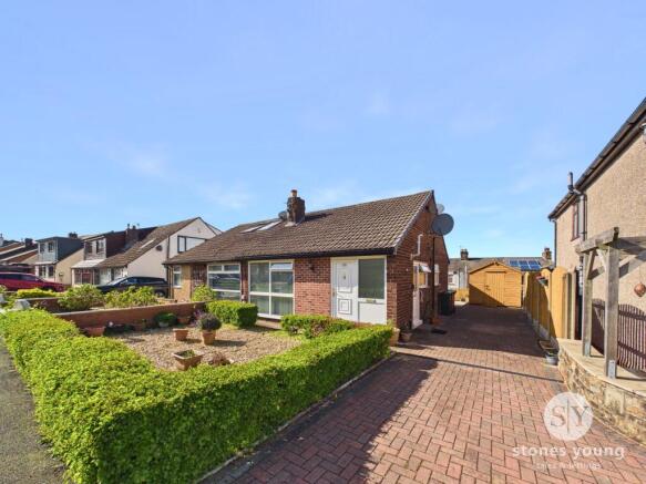 2 bed property, in Pasturelands Drive, £195,000