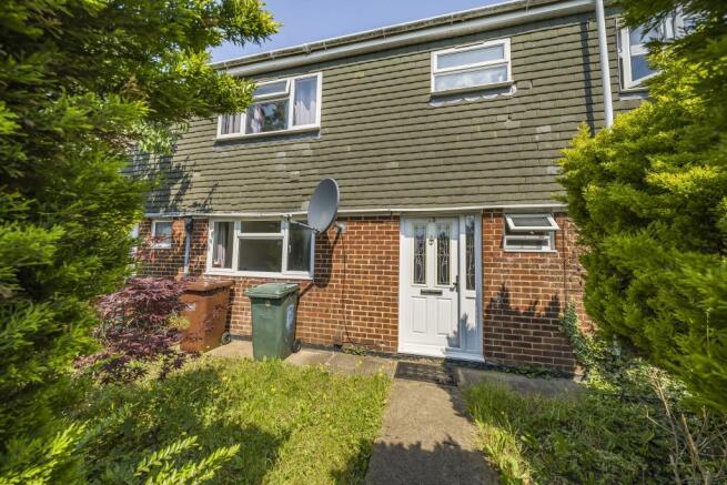 3 bed property, in Leach Road, £290,000