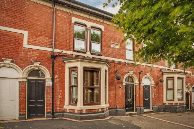 5 bed property, in Swinburne Street, £285,000