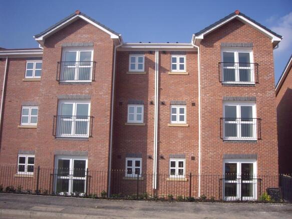 2 bed property, in Lavender Gardens, £75,000