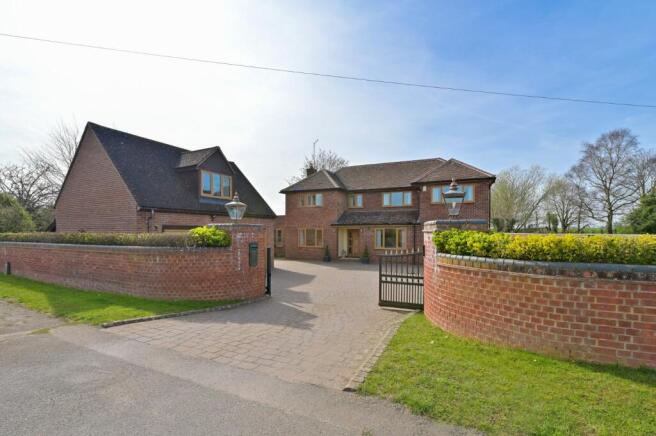 5 bed property, in Henwood, £1,400,000