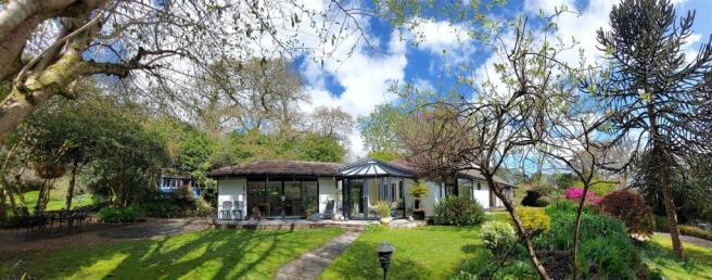 4 bed property, in Tresillian, £875,000