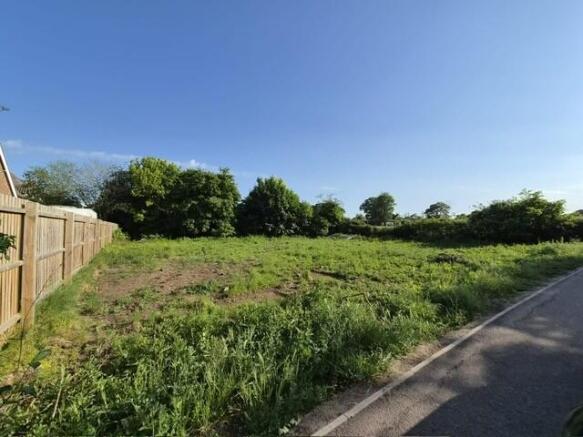 4 bed property, in Church Road, £300,000