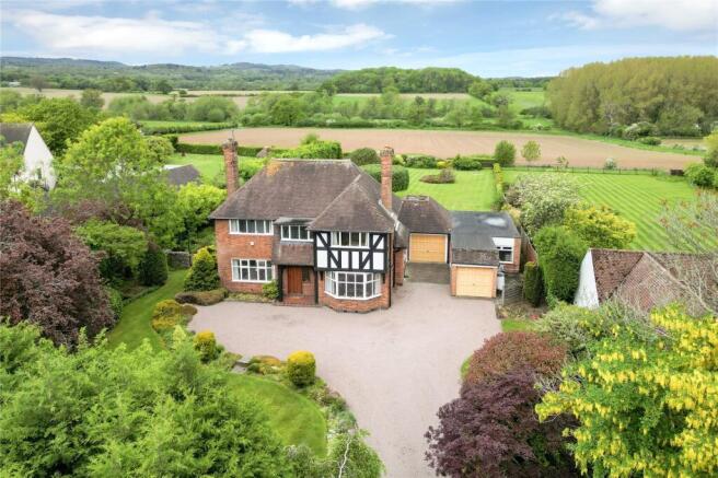 3 bed property, in Station Road, £950,000