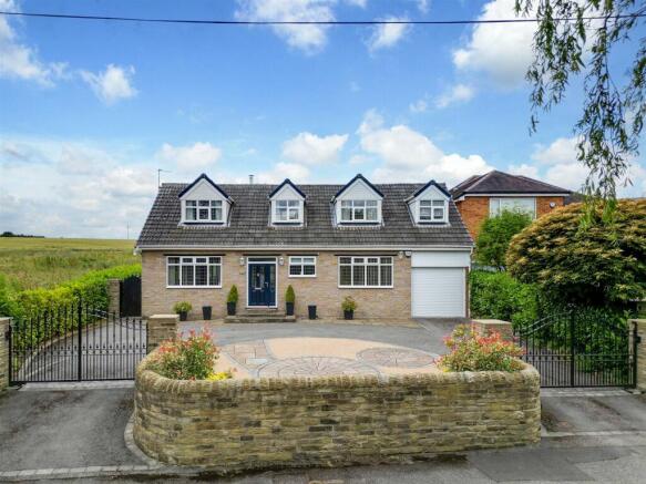5 bed property, in Applehaigh Lane, £650,000
