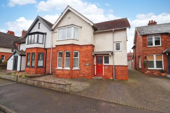 4 bed property, in Massey Road, £500,000