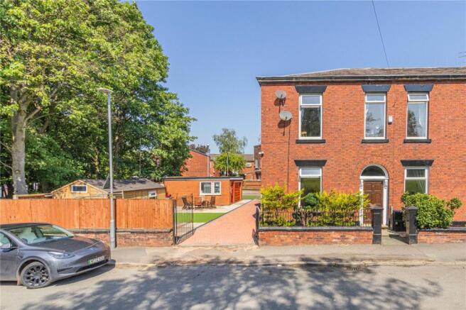 3 bed property, in Shaw Street, £325,000