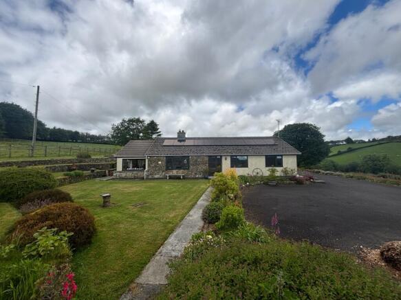 3 bed property, in Cwrtnewydd, £625,000