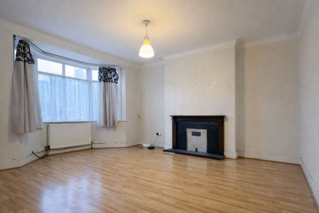 3 bed property, in Clements Road, £425,000