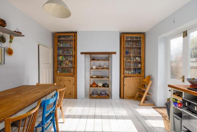 2 bed property, in St. Nicholas Road, £365,000