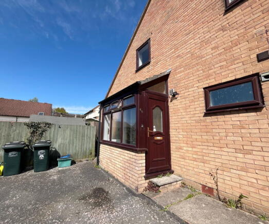1 bed property, in Howards Way, £190,000