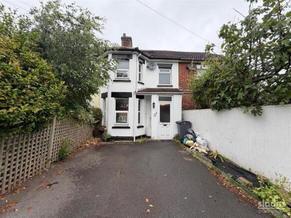 3 bed property, in Victoria Road, £279,950