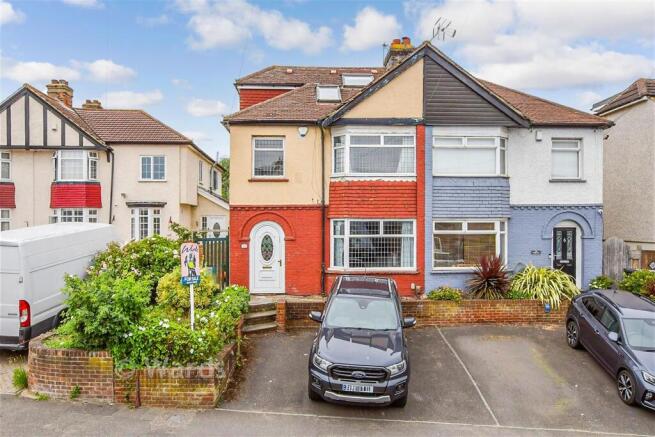4 bed property, in Vale Road, £375,000