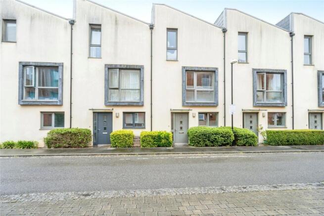 3 bed property, in Longley Road, £415,000