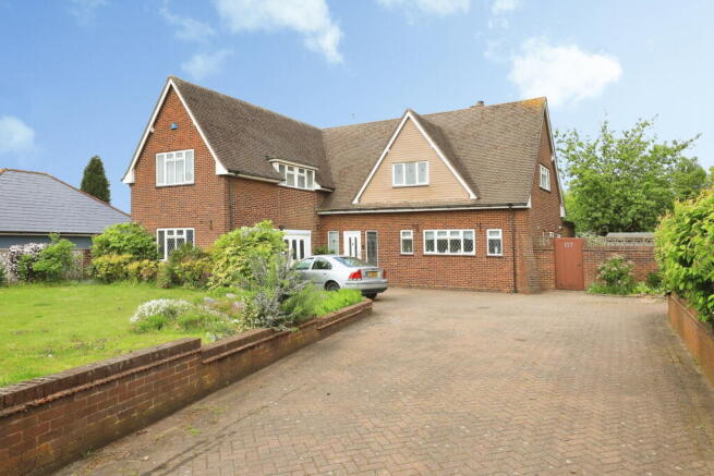4 bed property, in Lichfield Road, £500,000