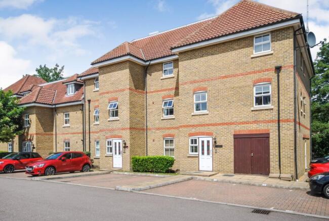 1 bed property, in Willow Court, £215,000