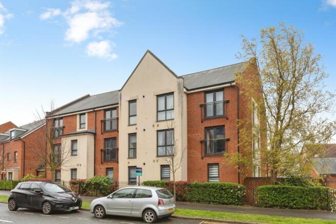 2 bed property, in Jenner Boulevard, £235,000