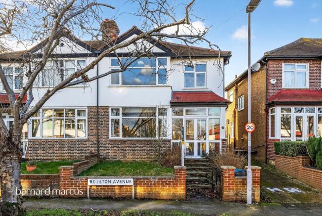 3 bed property, in Royston Avenue, £500,000